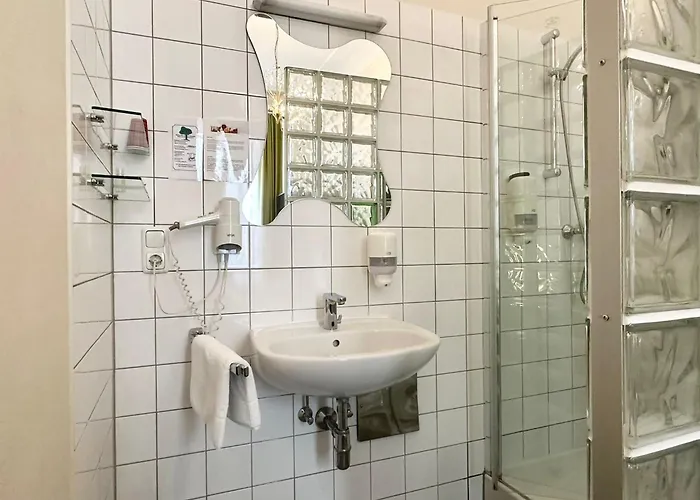 Hotel Very Central, 5 Min To Center, Self Check In Viena