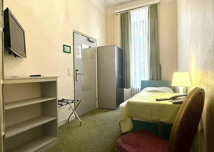 Very Central, 5 Min To Center, Self Check In Hotel 2*