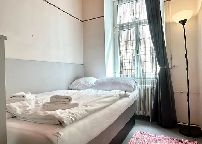 Hotel Very Central, 5 Min To Center, Self Check In 2*