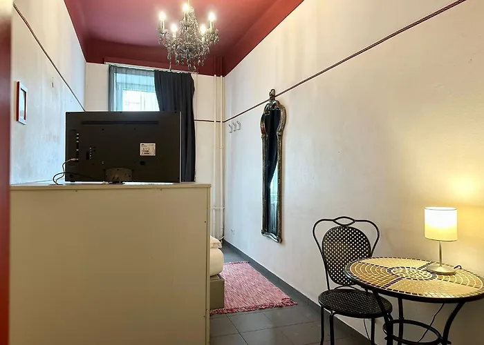 Hotel Very Central, 5 Min To Center, Self Check In Viena