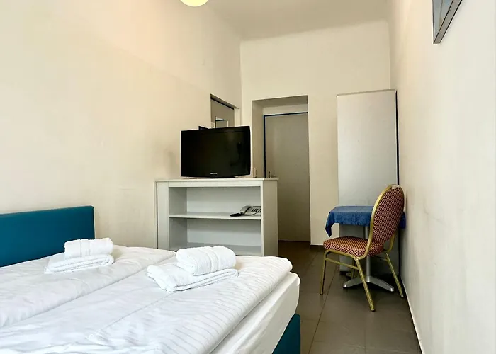 Hotel Very Central, 5 Min To Center, Self Check In 2*