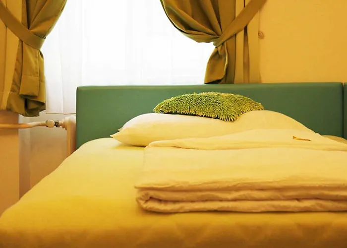 Hotel Very Central, 5 Min To Center, Self Check In Viena